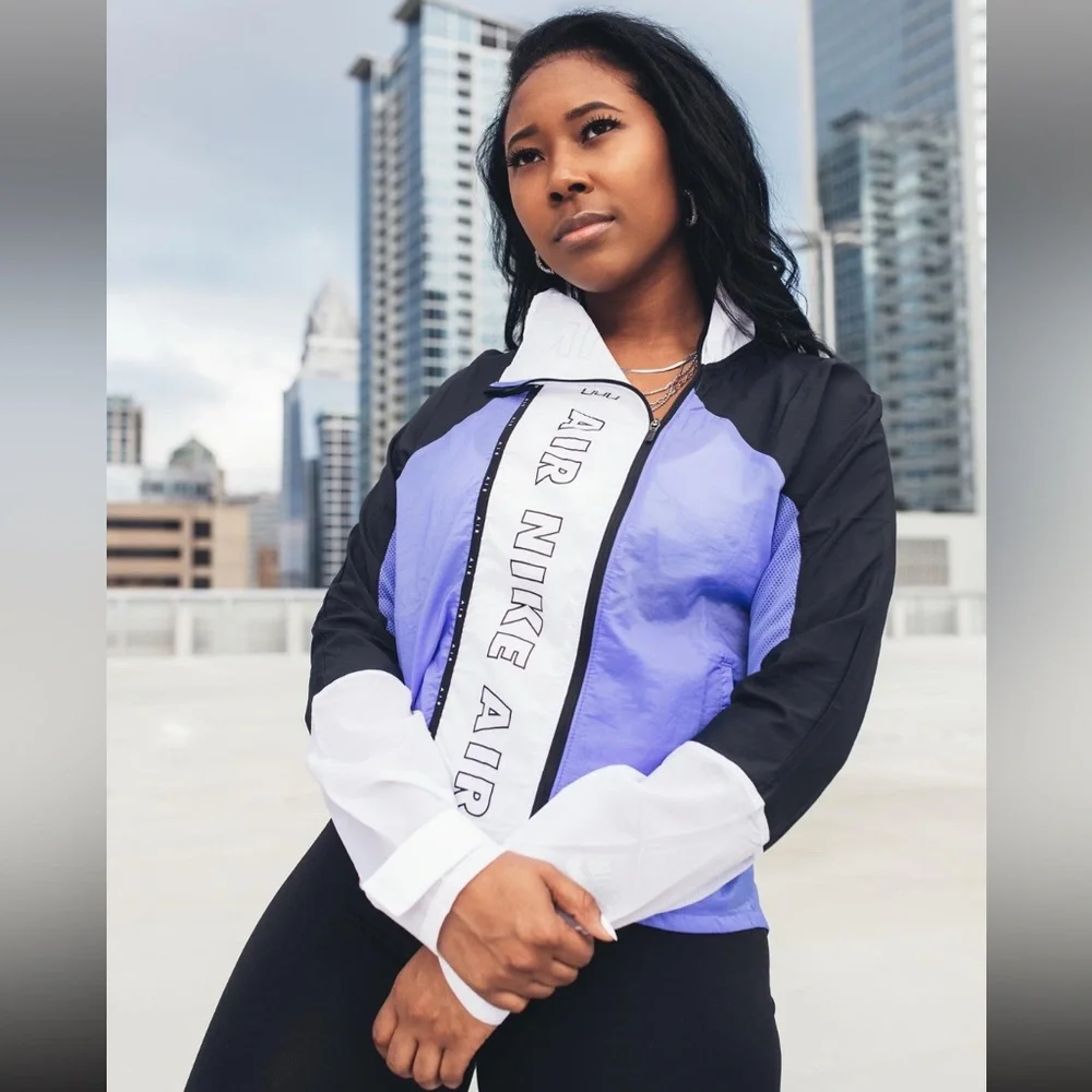 Nike Air NWT Medium Lightweight Water-Repellent Logo Running Jacket - Picture 3 of 9